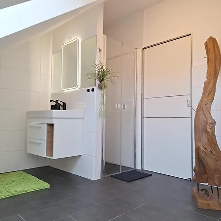 Traismauer 3 *